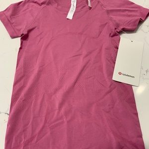 Lululemon Swiftly Tech Short Sleeve 2.0 - size 0